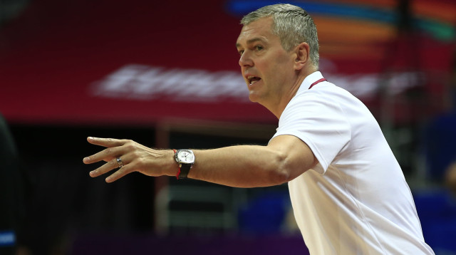 איינארס בגאצקיס מאמן נבחרת לטביה (צילום: AP)