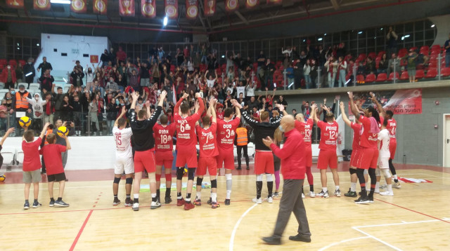 שחקני הפועל גליל מטה אשר/עכו (צילום: אתר רשמי, באדיבות איגוד הכדורעף)