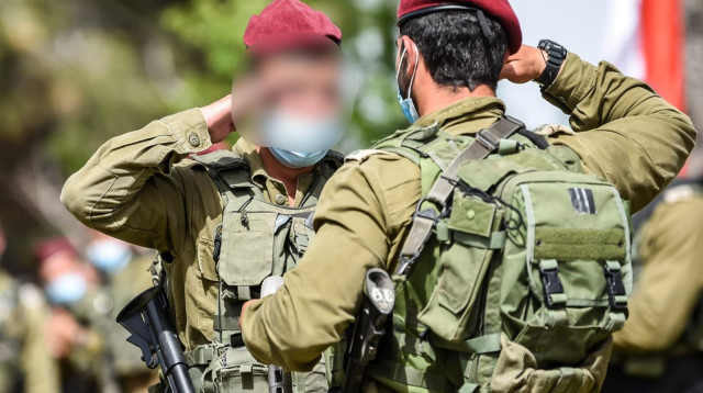 הכומתה של האב המנוח עברה בירושה אל הבן  (צילום: באדיבות דו"צ)