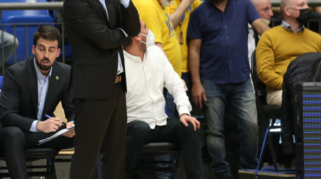 מאמן מכבי תל אביב אבי אבן (צילום: אודי ציטיאט)