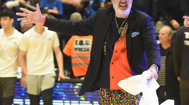 זופר אבדיה המנהל המקצועי של בני הרצליה (צילום: ברני ארדוב)