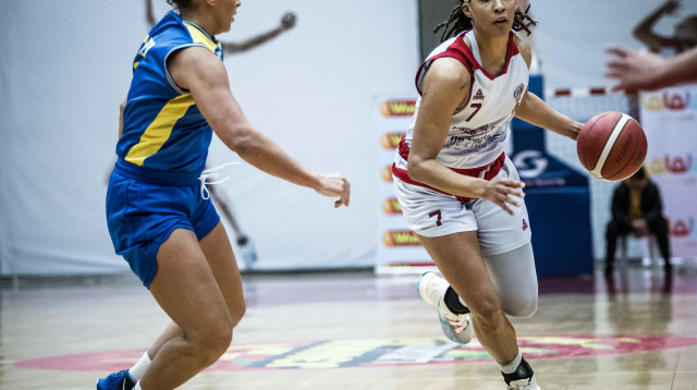 הופעה נהדרת. סימס (צילום: אתר רשמי, באדיבות מנהלת ליגת העל לנשים בכדורסל)