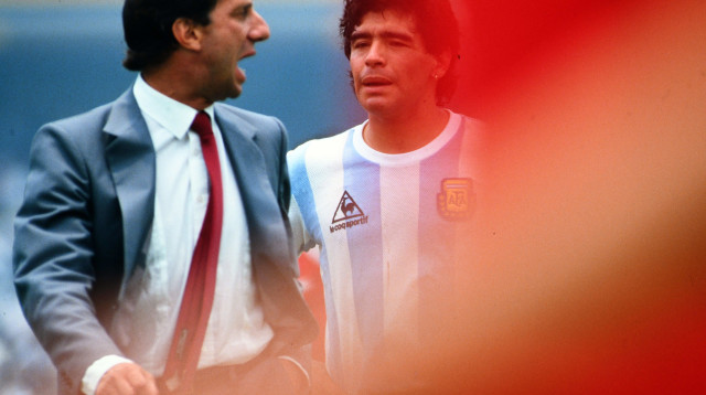 קרלוס בילארדו עם דייגו מראדונה ב-1986 (צילום: GettyImages, Etsuo Hara)