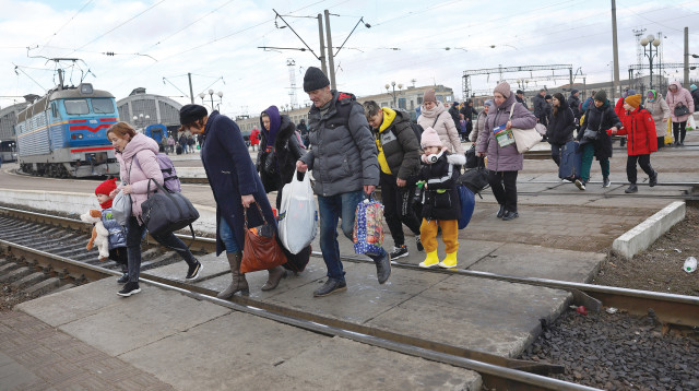 פליטים אוקראינים (צילום: רויטרס)