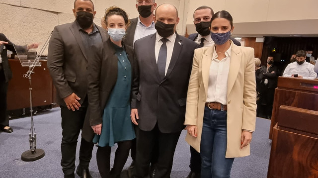 חברי הממשלה לאחר ההצבעה בעד חוק האזרחות (צילום: צילום פרטי)