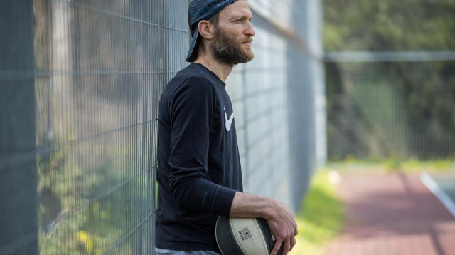 "לשחק כדורסל בלי לספור. אנשים לא מבינים בהתחלה, אבל זה משאיר את המשחק נטו". שפר (צילום: לירון מולדובן)