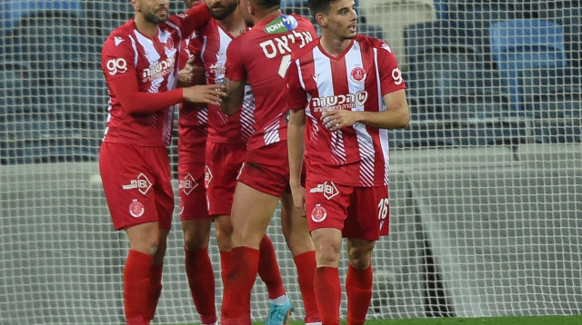 היו גם רגעים יפים. הפועל תל אביב (צילום: ברני ארדוב)