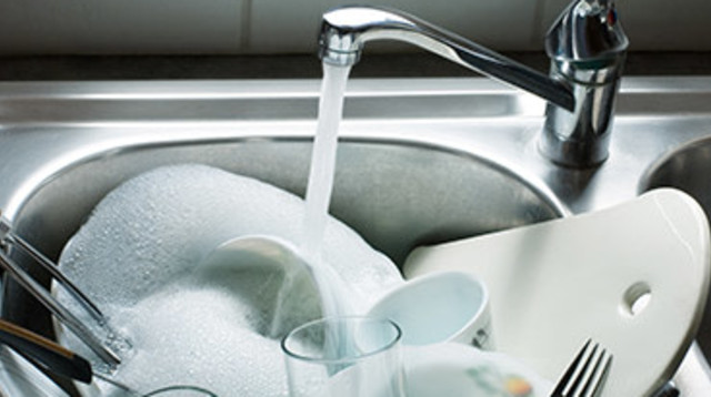שטיפת כלים יעילה ובריאה (צילום: ingimage ASAP)