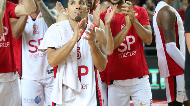 פול סטול שחקן הפועל תל אביב (צילום: אודי ציטיאט)