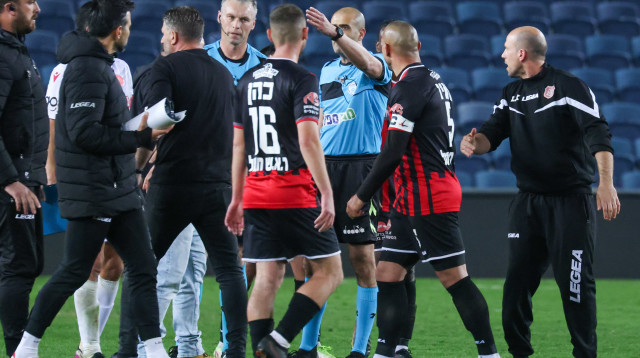 הסערה נמשכת. בר נתן עם שי אהרון (צילום: דני מרון)