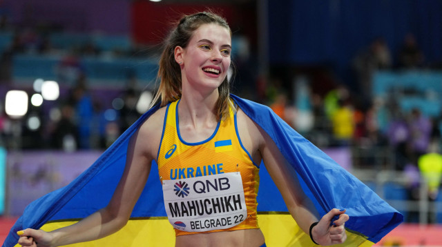 ירוסלבה מהוצ'יך קופצת לגובה אוקראינית (צילום: רויטרס)