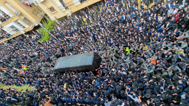 הלווית הרב קנייבסקי (צילום: אבי נדיבי/TPS)