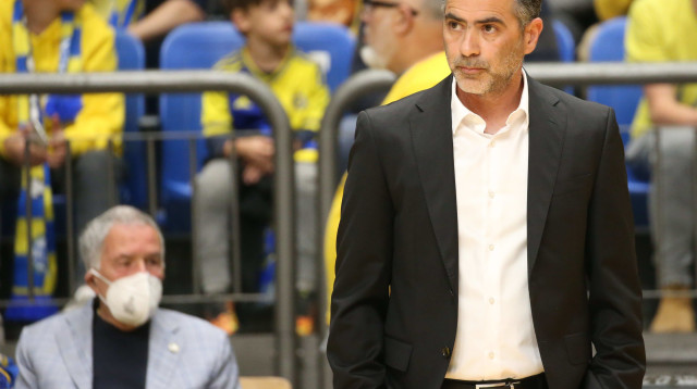 אבי אבן מאמן מכבי תל אביב (צילום: אודי ציטיאט)