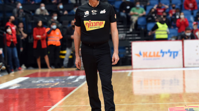 ספי שמש שופט כדורסל ישראלי (צילום: ברני ארדוב)