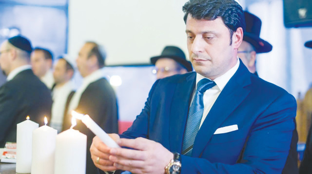 מר גבריאל גרמן זכרייב בהדלקת הנרות ביום השחרור וההצלה (צילום: בנימין גינזבורג)