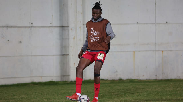 ג'ונתן סיסה, שחקן הפועל חדרה (צילום: לירון מולדובן)