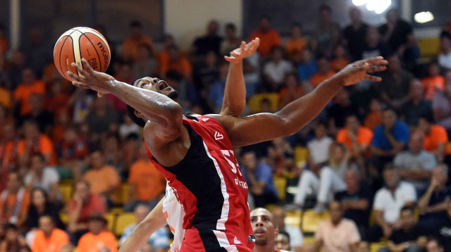 קדנציה שלישית בישראל. אוואנס בהפועל ת"א (צילום: ברני ארדוב)