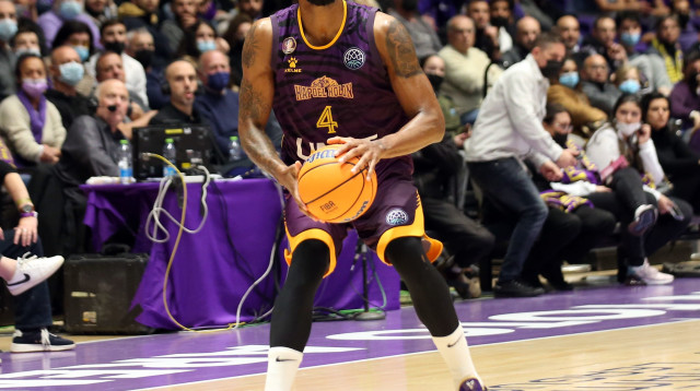 שחקן הפועל חולון, כריס ג'ונסון (צילום: אודי ציטיאט)