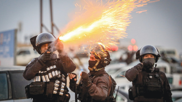 שוטרי מג"ב (צילום: ג'מאל עוואד, פלאש 90)