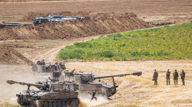 כוחות צה"ל בגבול עזה (צילום: יונתן זינדל)