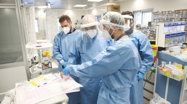 מחלקת הקורונה בבית החולים זיו (צילום: דוד כהן)