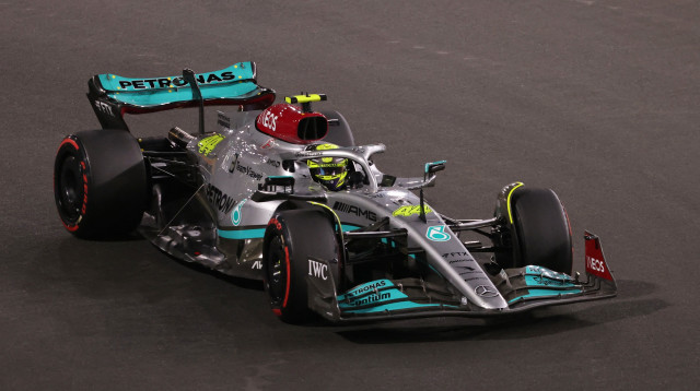 לואיס המילטון במהלך מקצה הדירוג (צילום: רויטרס)