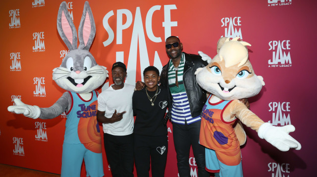 הכדורסלן לברון ג'יימס בהשקת הסרט ספייס ג'אם (צילום: GettyImages, Matt Winkelmeyer)