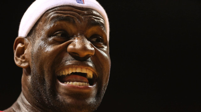 לברון ג'יימס מתוסכל (צילום: GettyImages, Marc Serota)