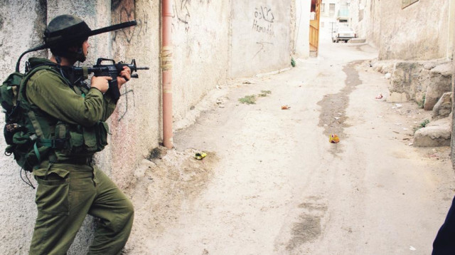 חייל צה"ל בסמטאות, מבצע "חומת מגן" (צילום: דובר צה"ל)