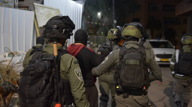 כוחות הביטחון בפעילות בעקבות פיגוע הירי בחדרה (צילום: דוברות המשטרה)