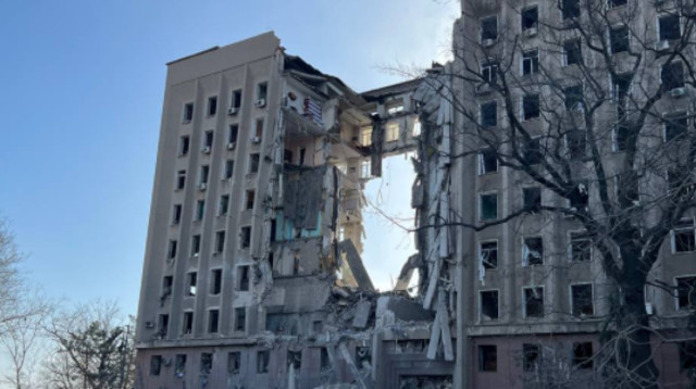 בניין העירייה של מיקולאייב אחרי שהופצץ (צילום: Vitaly Kim)