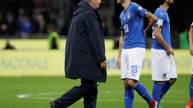 שחקן נבחרת איטליה לאונרדו בונוצ'י, ג'אן פיירו ונטורה (צילום: רויטרס)