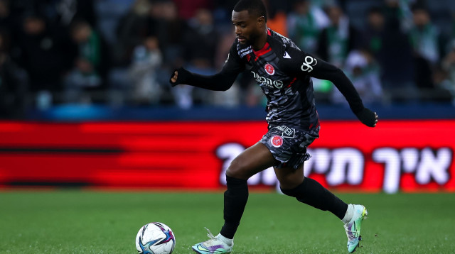 שחקן הפועל תל אביב אנז' פרדי פלומן (צילום: מאור אלקסלסי)