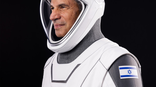 איתן סטיבה בחליפת החלל (צילום: Axiom Space & SpaceX)