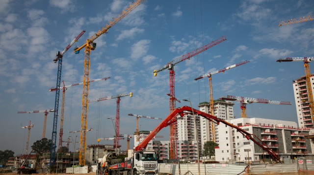 אתר בנייה בבאר יעקב (צילום: יוסי אלוני, פלאש 90)