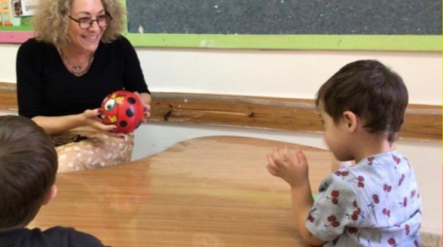 טיפול בילדים אוטיסטים (צילום: באדיבות צהר הלב)
