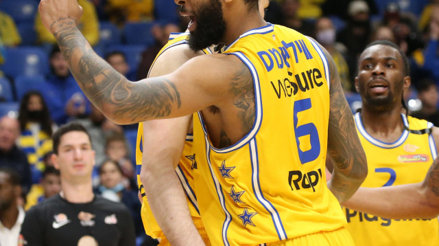 ימשיכו במומנטום גם בחיפה? דרק וויליאמס (צילום: אודי ציטיאט)