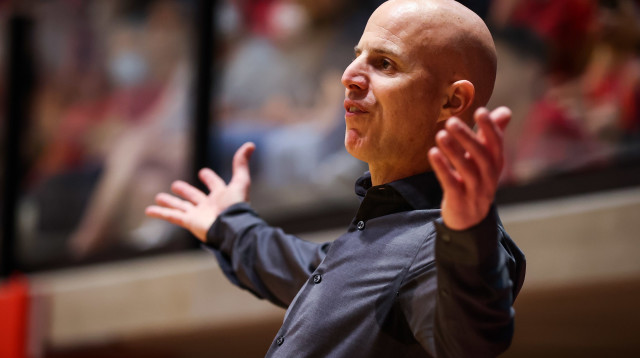 דני פרנקו, מאמן הפועל תל אביב (צילום: מאור אלקסלסי)