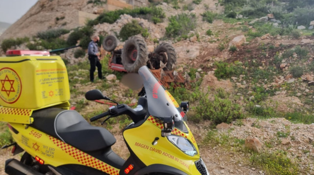 זירת התאונה בכרמיאל (צילום: דוברות מד"א)