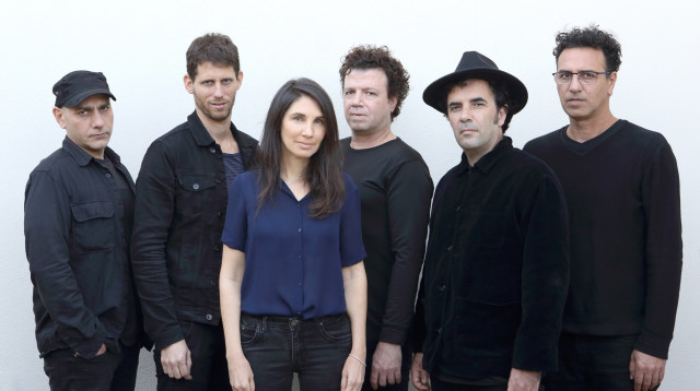 קרן בר גיל וכנסיית השכל (צילום: תמר קרוון)