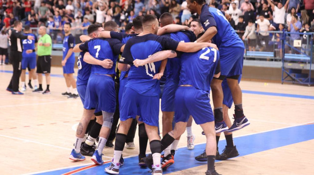 שחקני מ.כ. חולון (צילום: אתר רשמי, הדר ואן קולא איגוד הכדוריד)