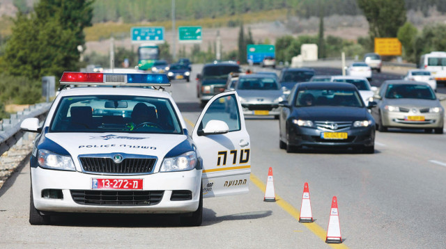 ניידת משטרה (צילום: אביר סולטן)