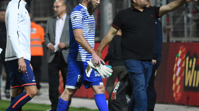 דני עמוס שוער מכבי נתניה מאוכזב (צילום: ברני ארדוב)