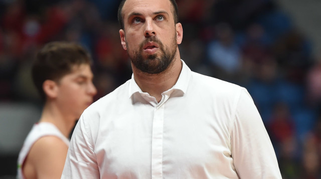 יותם הלפרין מאמן הפועל ירושלים (צילום: ברני ארדוב)