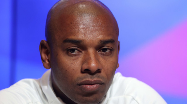 שחקן מנצ'סטר סיטי פרננדיניו במסיבת עיתונאים (צילום: רויטרס)