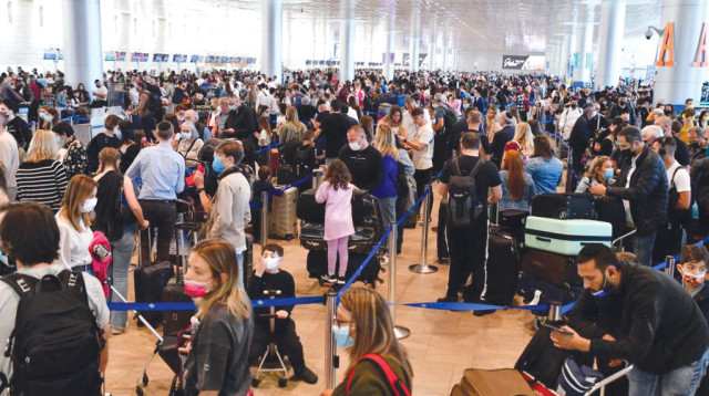 עומס בנמל התעופה בן גוריון, פסח 2022 (צילום: אבשלום ששוני)