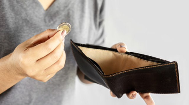 ''עליית הריבית מביאה להתייקרות ההלוואות והמשכנתאות, מה שישפיע על כיסן של משפחות רבות בישראל'' (צילום: Siriporn Kaenseeya / EyeEm gettyimages)