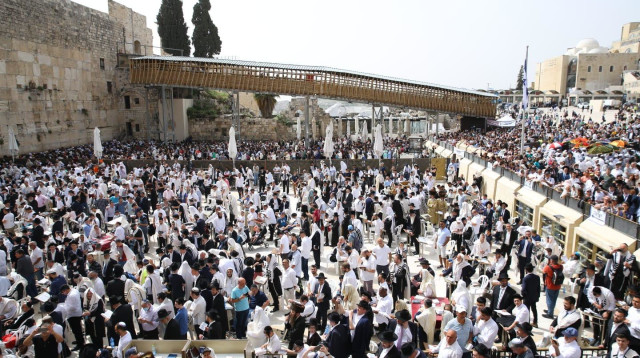 ברכת הכוהנים ברחבת הכותל (צילום: הקרן למורשת הכותל המערבי)