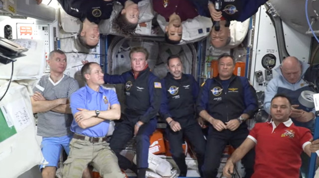 איתן סטיבה בטקס הפרידה מתחנת החלל הבינלאומית (צילום: צילום מסך)