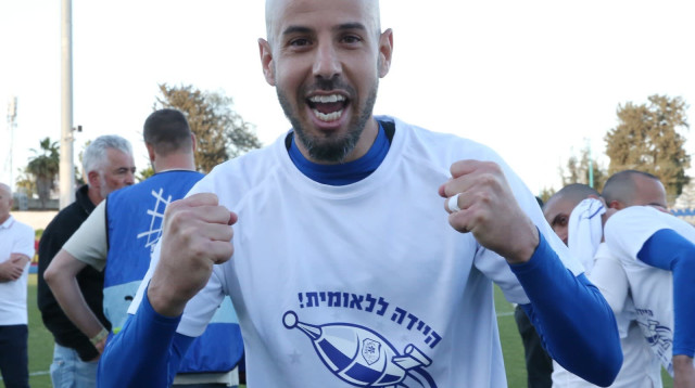 חלוץ מכבי יפו דובב גבאי (צילום: אודי ציטיאט)